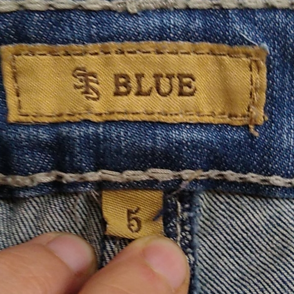 Slightly distressed jeans - Picture 5 of 5